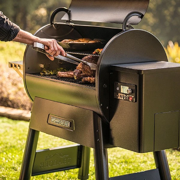 Traeger Ironwood 885 Wood Pellet BBQ Grill 10 Traeger Ironwood 885 Wood Pellet BBQ Grill - Image 8