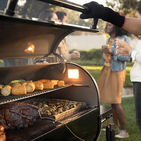 Weber Smoke Fire EPX4 Stealth Black Wood Pellet Grill 4 Weber Smoke Fire EPX4 Stealth Black Wood Pellet Grill - Image 2